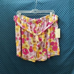 No Comment Plus NY.LA - Juniors lightweight floral shorts. New. Size- 1XL